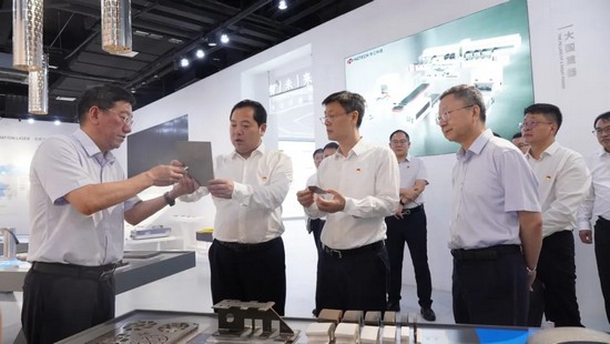 武漢理工大學黨委書記孟芳兵、校長王發洲一行到訪華工科技